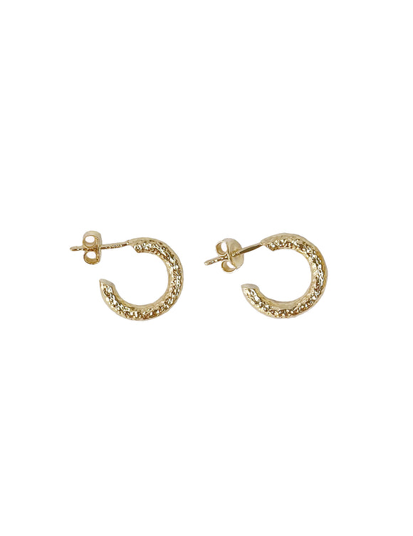 PLAIN Chunky Hoops guld, hamrade - Mila Silver
