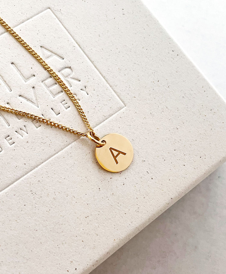 LETTER CHARM 18k. gold, A-Z, engraved, Straight font