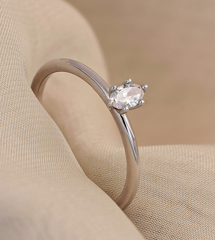 Silverring med oval diamant 0,25 ct.