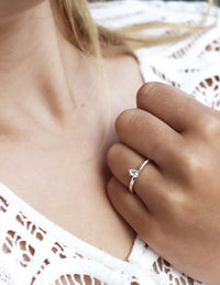 SET HOCHZEITS-/VERLOBUNGSRING für Sie & Ihn | Ovaler Juni-Diamant + schlichter Diamantring