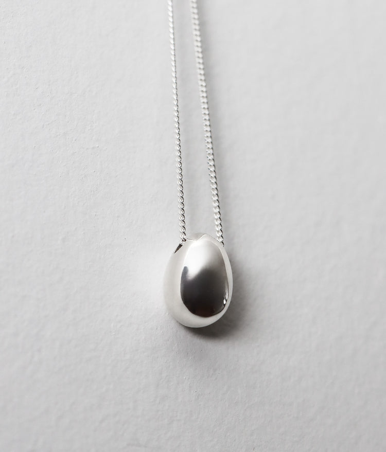 Silver Egg Pendant Medium, Silverhalsband