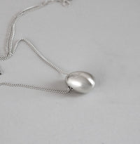 Silver Egg Pendant Medium, Silverhalsband