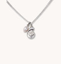 Silverhalsband med snäcka och vit pärla. 