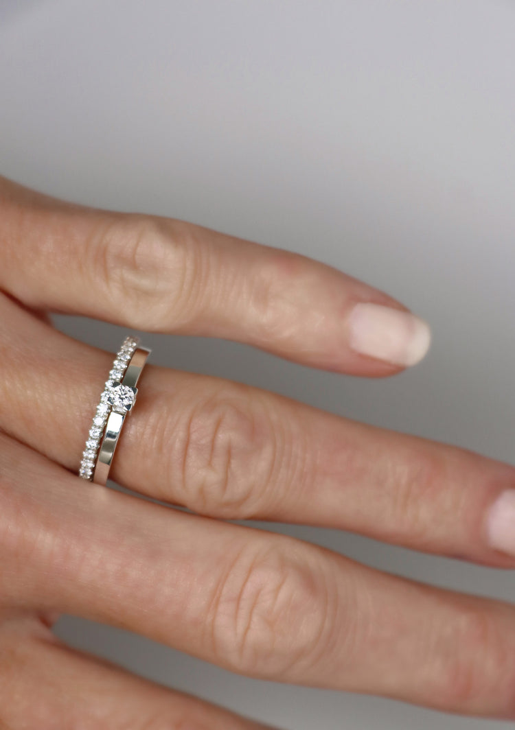 Set Vigsel / Förlovningsringar | Monet diamantring + Plain silverring