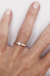 Set Vigsel / Förlovningsringar | Monet diamantring + Plain silverring